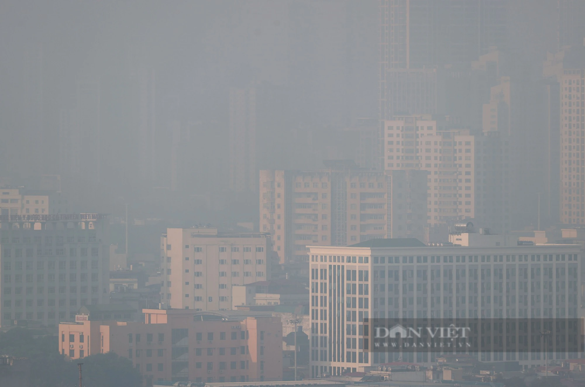 Hà Nội ô nhiễm top đầu thế giới, sương mù và bụi mịn đặc quánh trong không khí  - Ảnh 10.