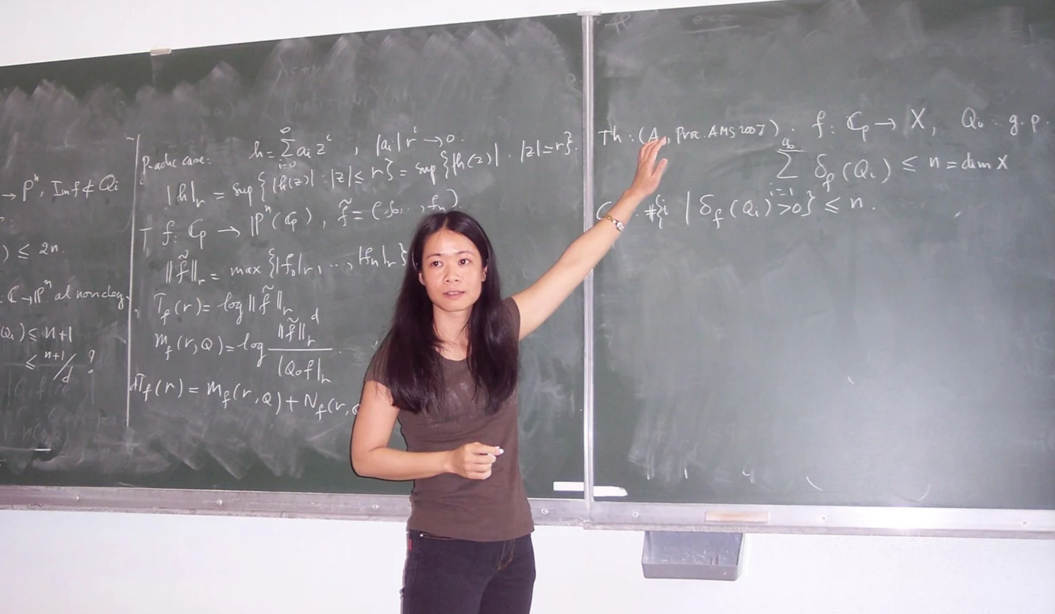 Nữ giáo sư Toán học thứ 3 của Việt Nam Tạ Thị Hoài An: Viết tiếp giấc mơ của bố - Ảnh 2.