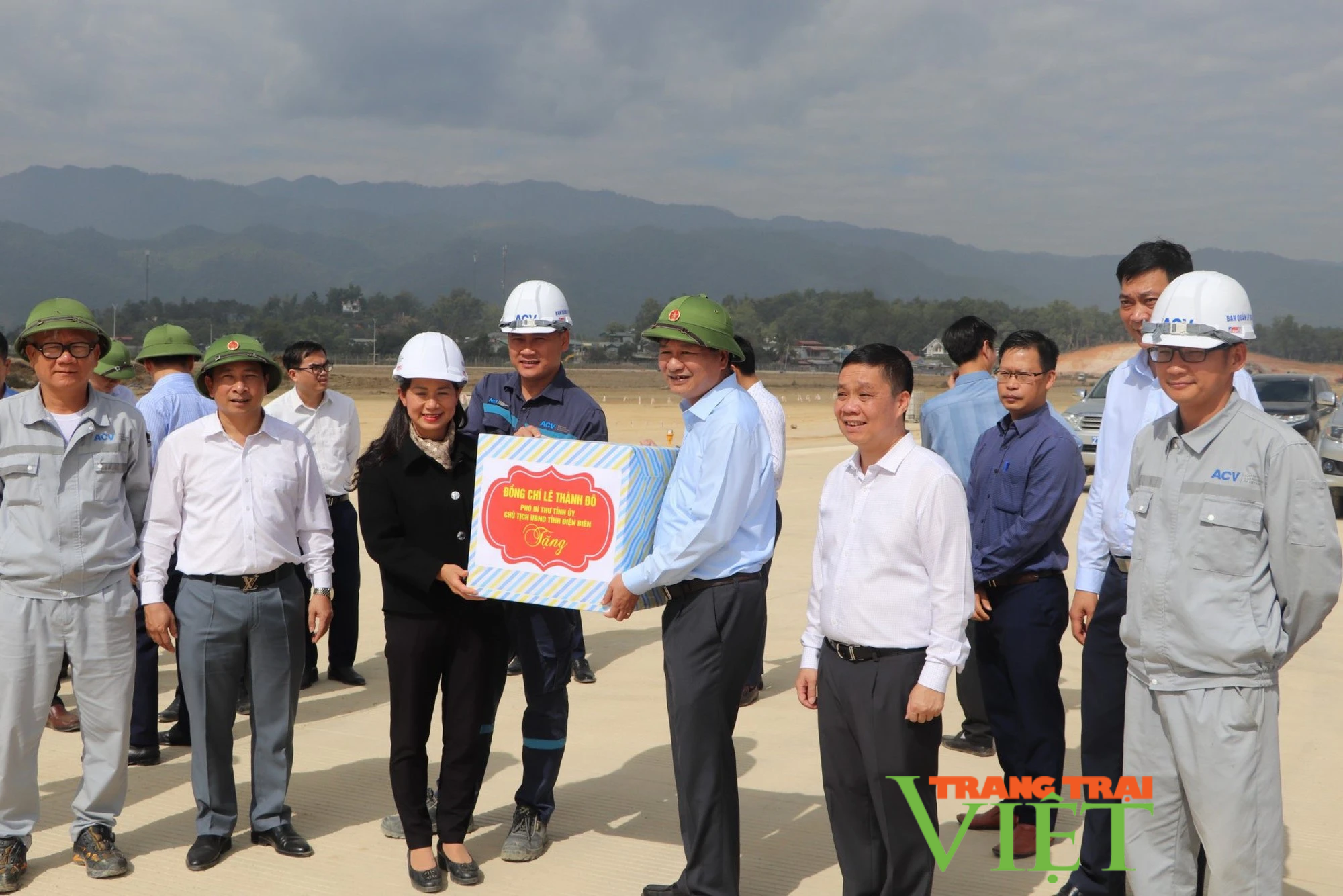 Chủ tịch UBND tỉnh Điện Biên kiểm tra tiến độ dự án mở rộng Cảng Hàng không Điện Biên - Ảnh 1.