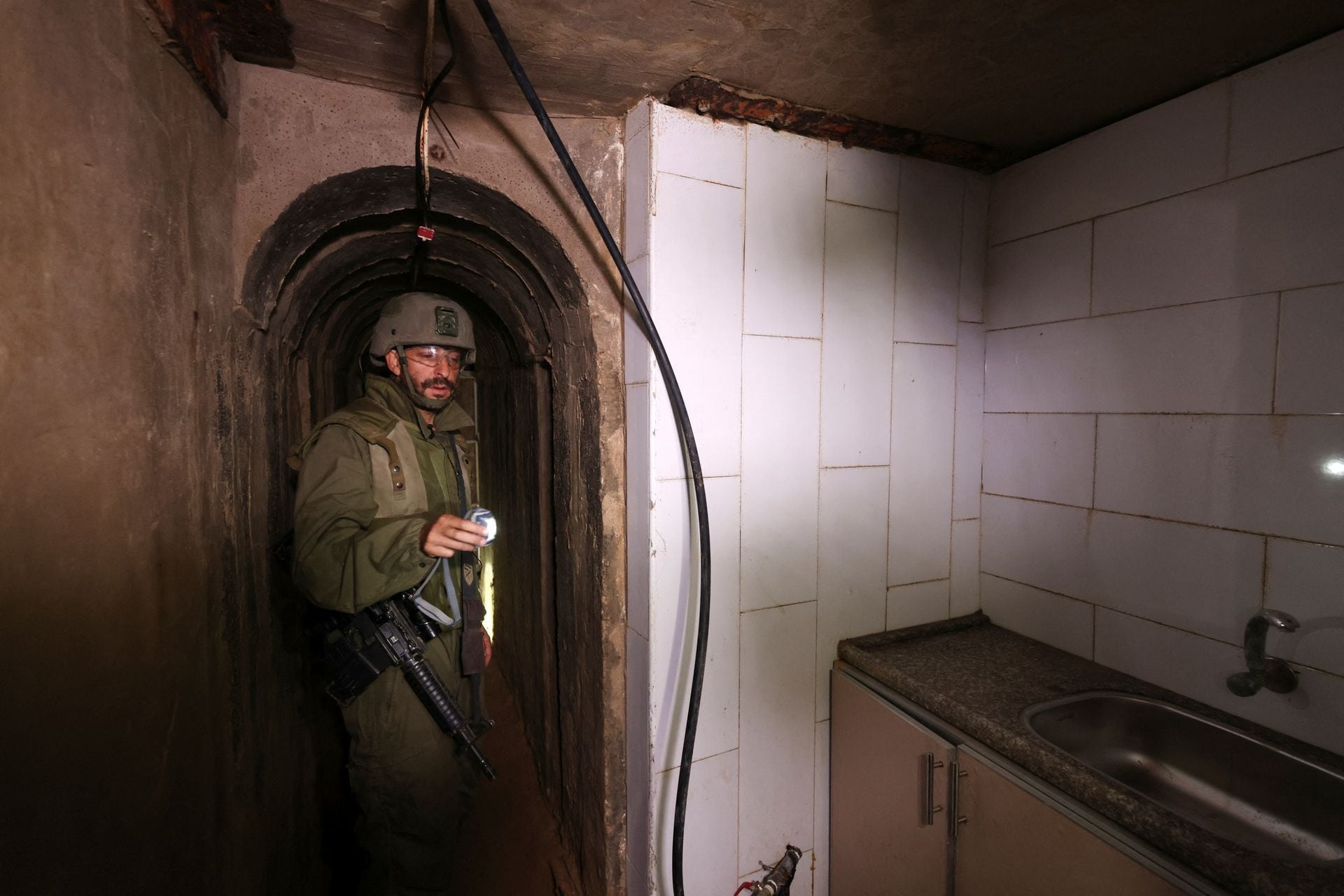 Toàn cảnh đường hầm của Hamas ở Dải Gaza - Ảnh 7.