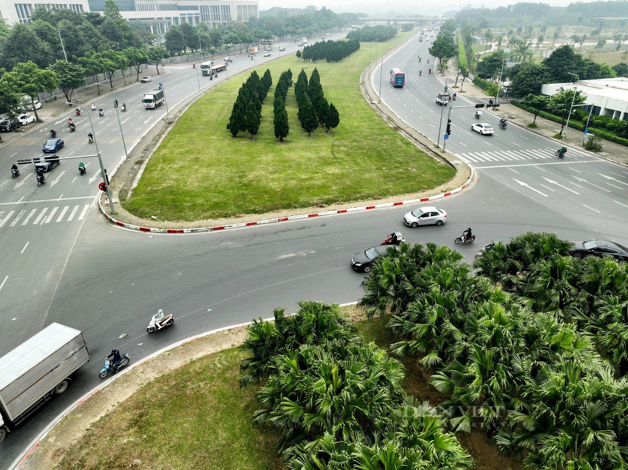 Sau 1 năm thí điểm, nút giao không dùng vòng xuyến và đèn đỏ ở Hà Nội giờ như thế nào? - Ảnh 6.