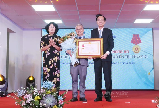 TP.HCM: Bệnh viện 120 tuổi nhận Huân chương Lao động hạng Ba - Ảnh 1.