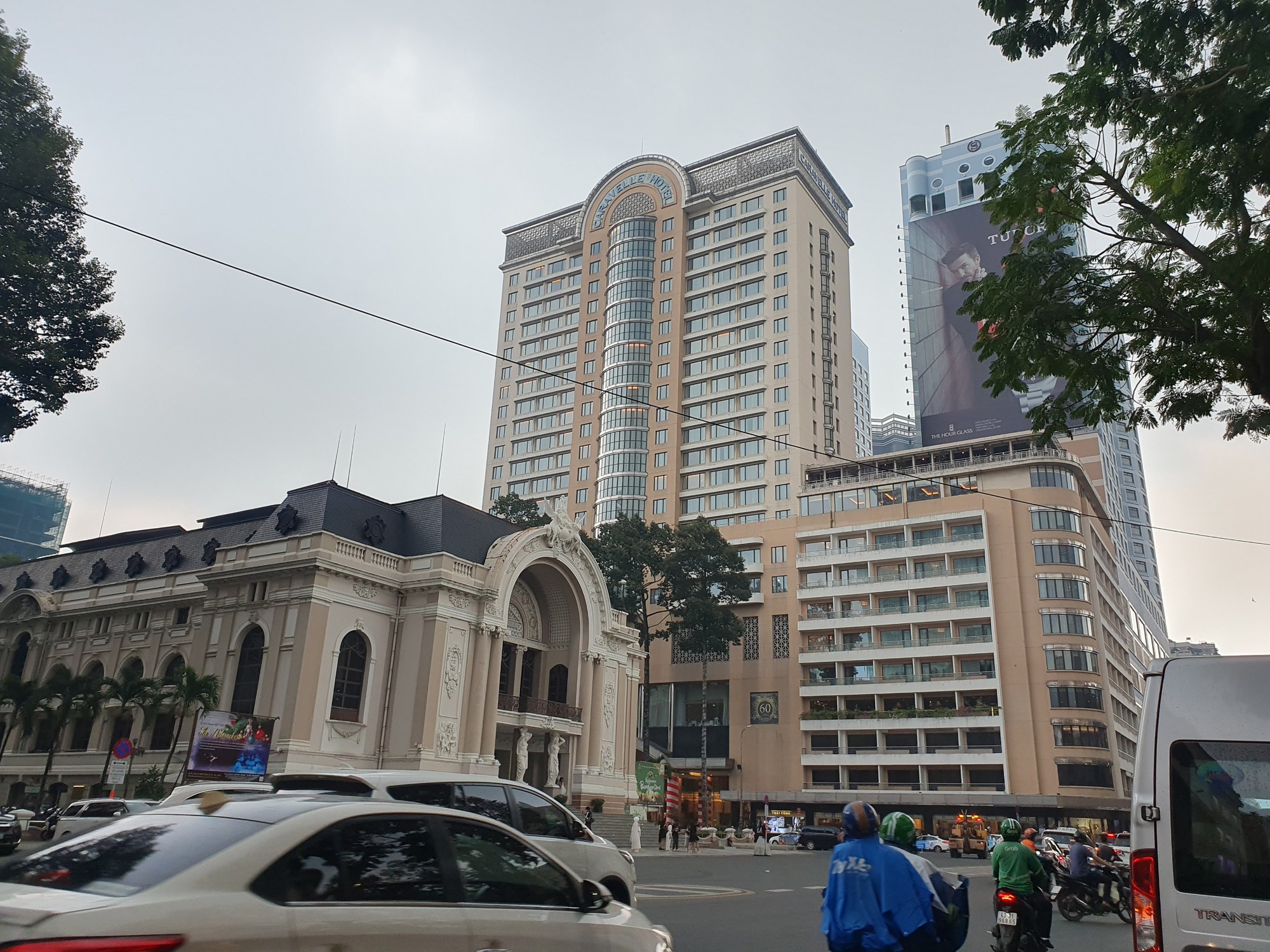 Hàng hiệu xa xỉ, khách sạn 5 sao, thiên đường mua sắm chen nhau trên con đường dát vàng ở Sài Gòn - Ảnh 4.
