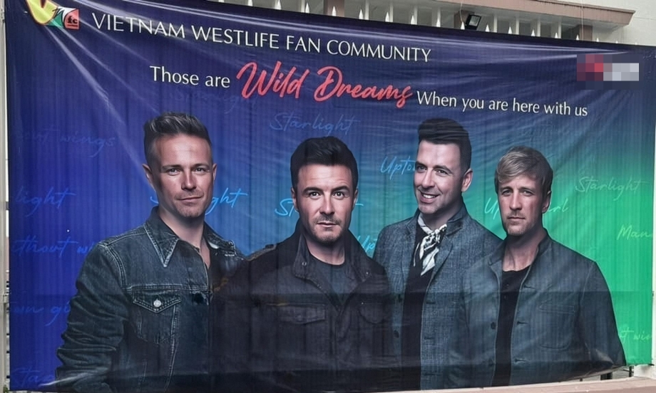 BTC concert Westlife nói gì khi logo sàn tiền ảo bất hợp pháp xuất hiện trong đêm diễn? - Ảnh 1.