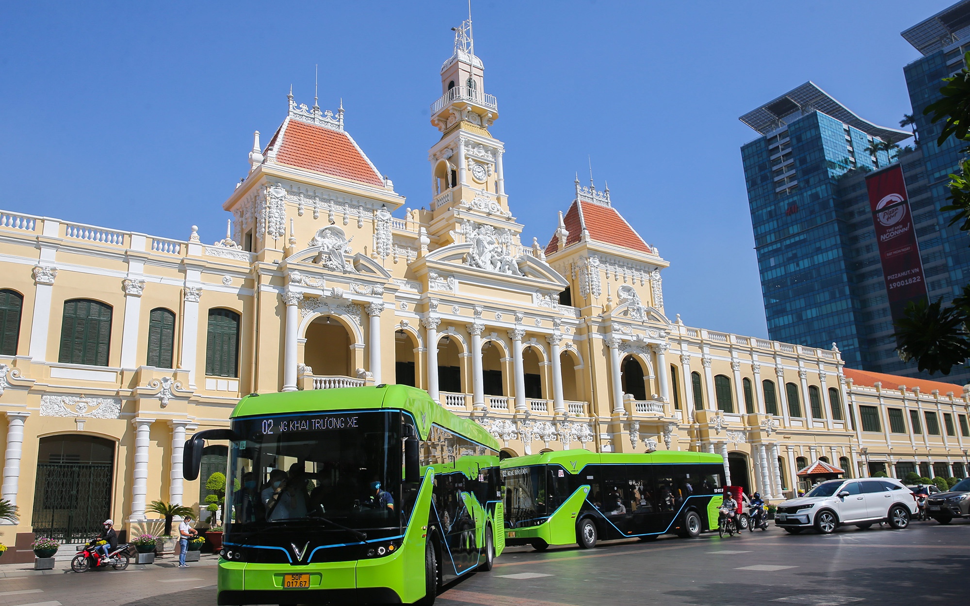 Trợ giá thấp hơn xe buýt thường, xe buýt điện đầu tiên ở TP.HCM nguy cơ dừng hoạt động