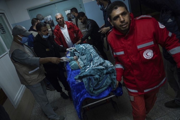 Hình ảnh hàng chục trẻ sinh non ở Gaza sơ tán đến Ai Cập - Ảnh 6.