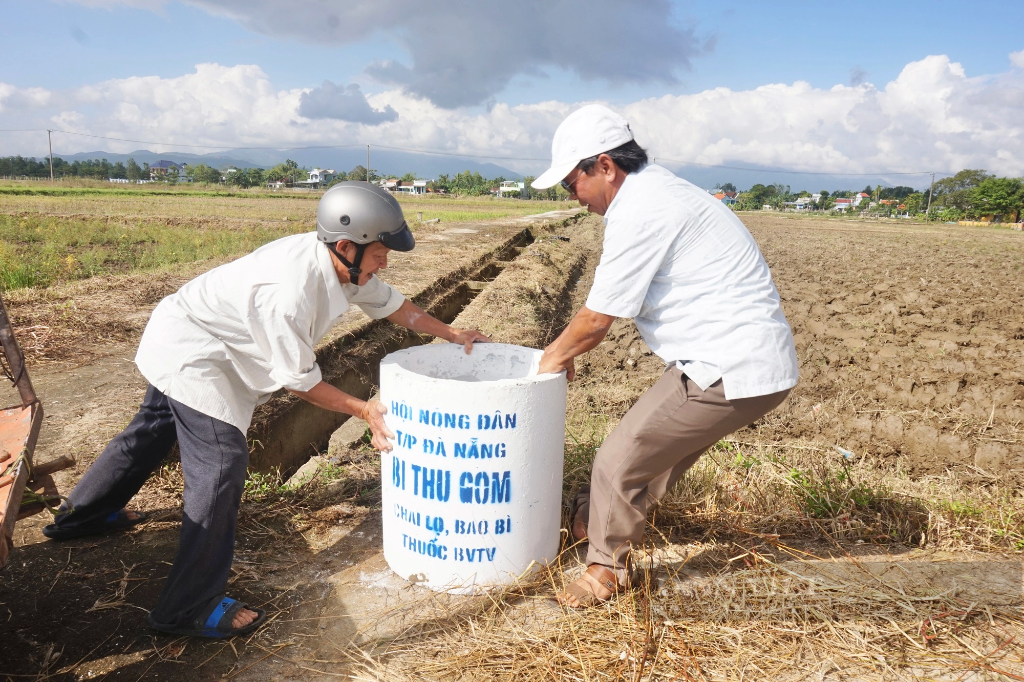 Nông dân Đà Nẵng thu gom rác thải nguy hại, chung tay bảo vệ môi trường  - Ảnh 8.