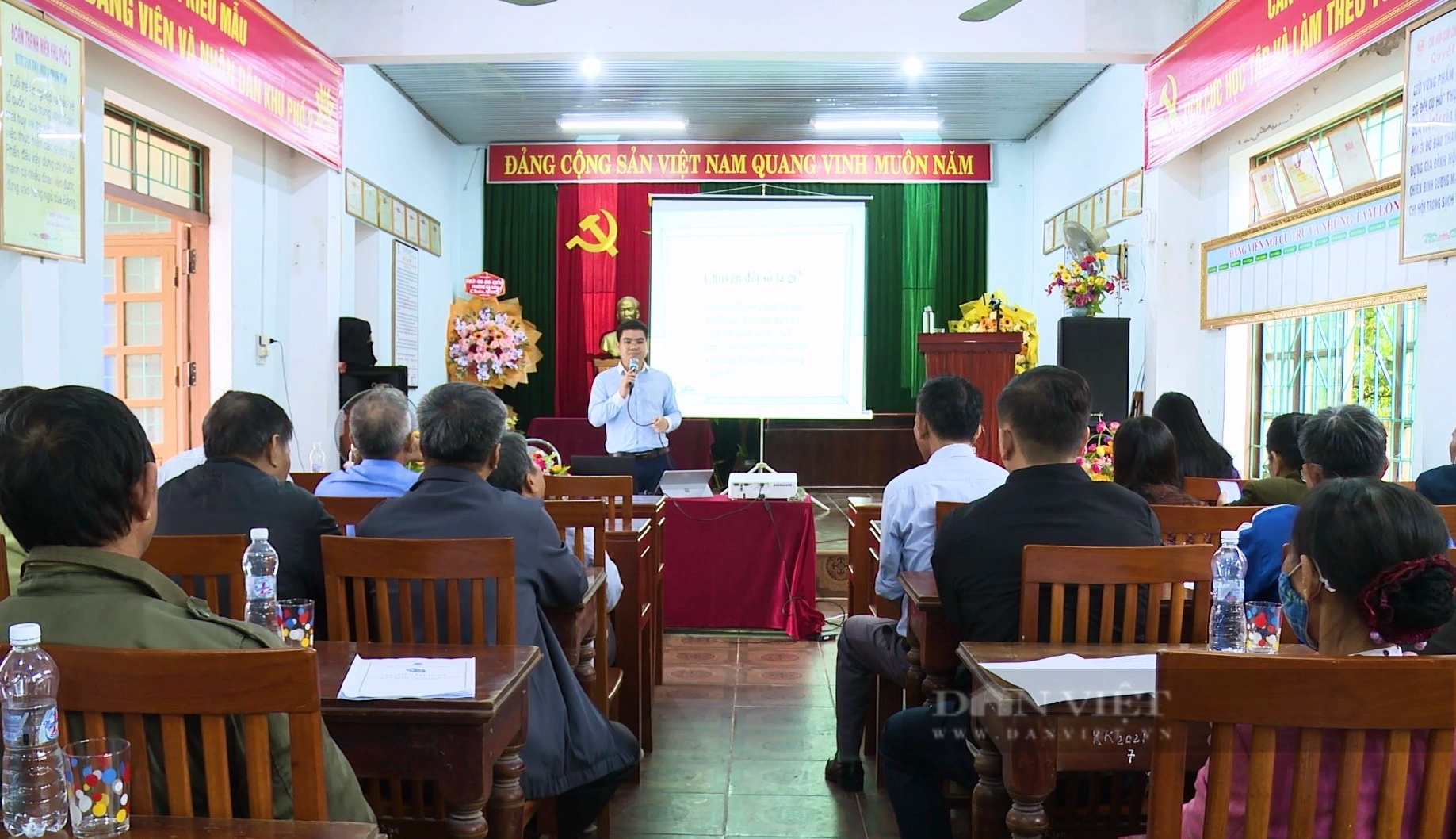 Quảng Bình: Hàng trăm nông dân tham gia tập huấn chuyển đối số trong lĩnh vực nông nghiệp - Ảnh 1.