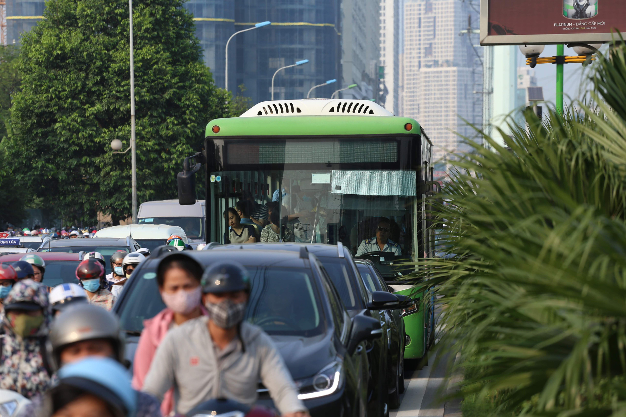 Hà Nội có nên thay buýt nhanh BRT 1.100 tỷ bằng đường sắt?  - Ảnh 1.