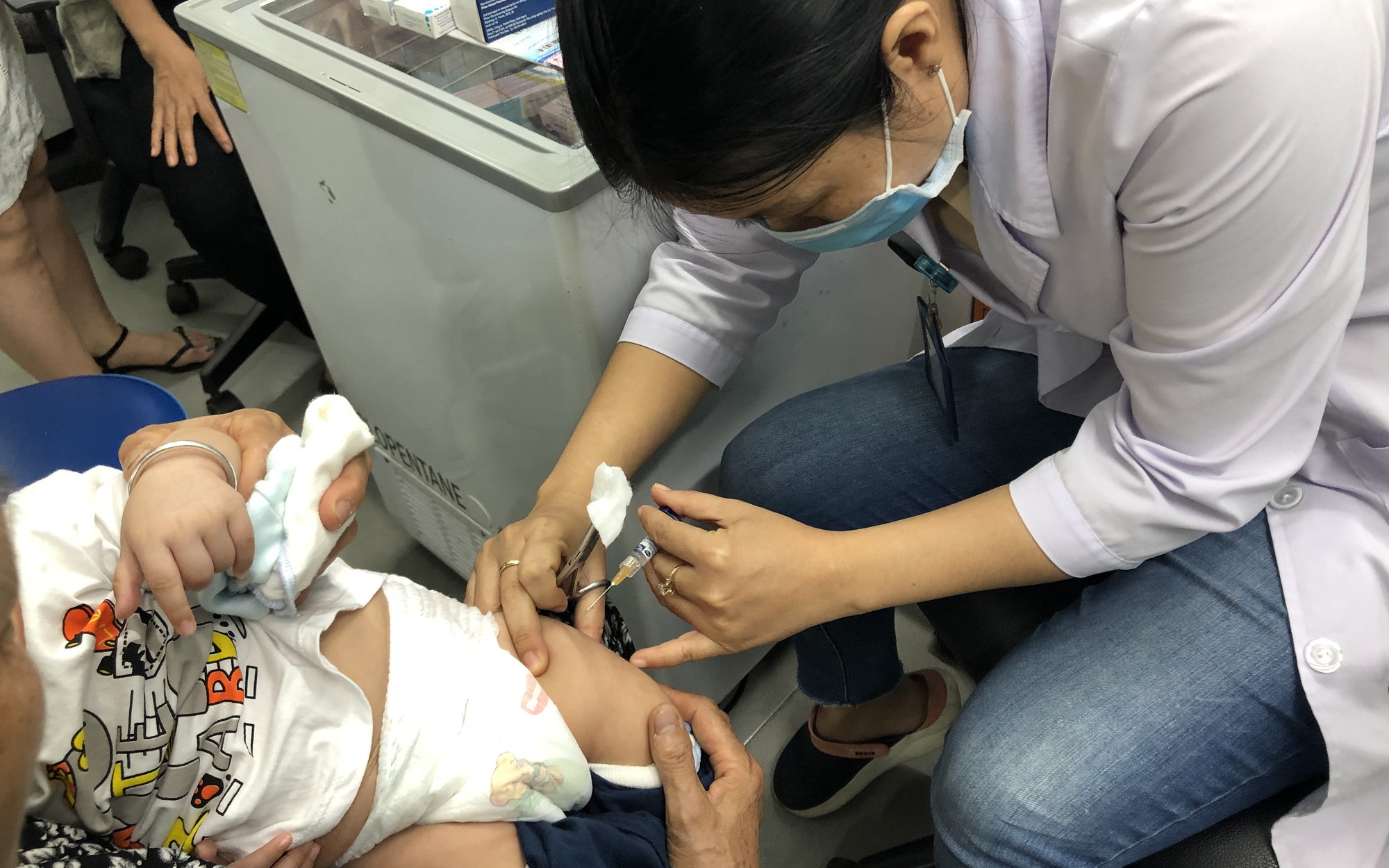 TP.HCM hết sạch vaccine tiêm chủng mở rộng