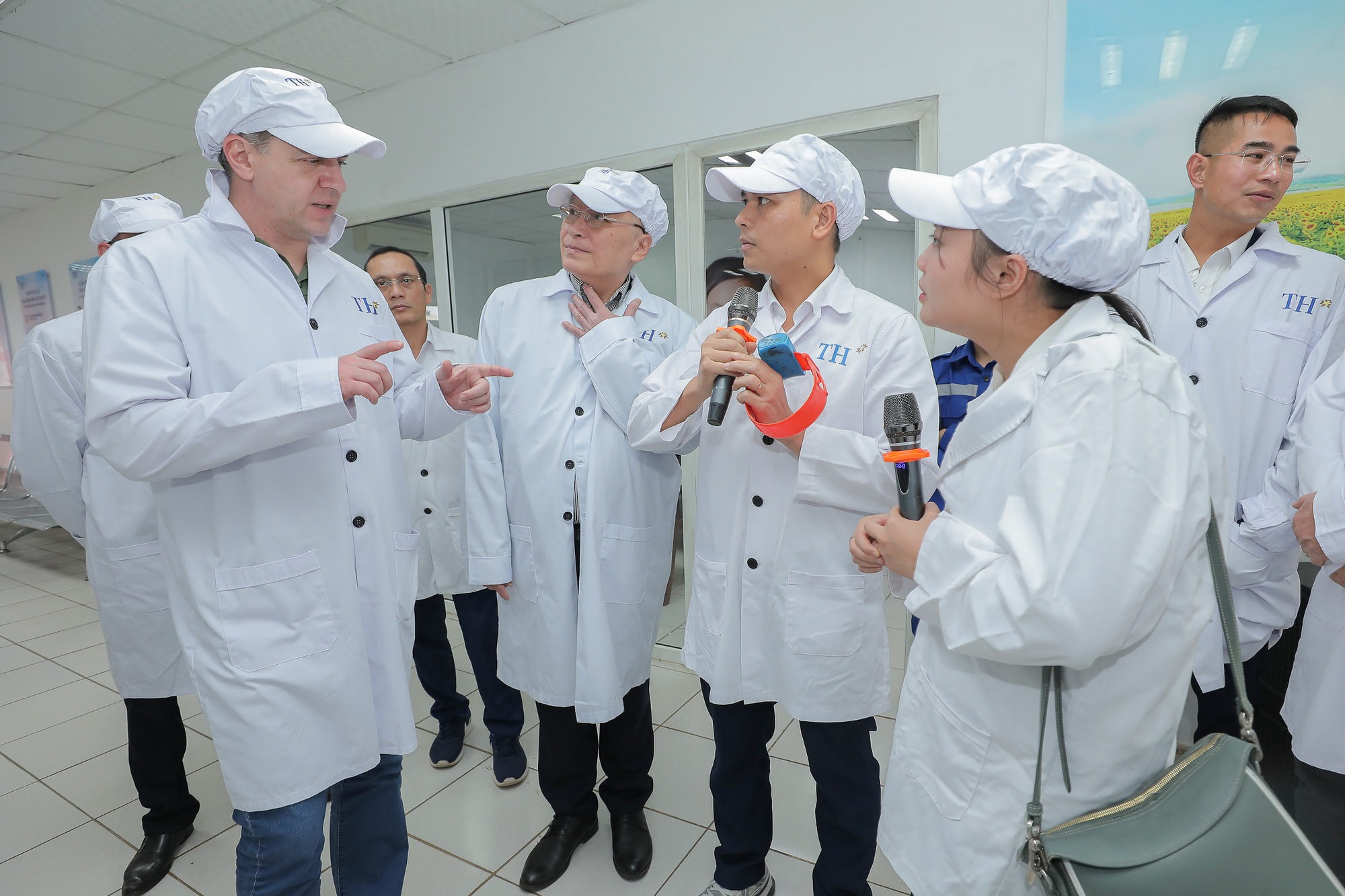 Bộ trưởng Nông nghiệp Kaluga (Nga) thăm trang trại TH true MILK: &quot;Chúng tôi tiếp thu được nhiều bài học giá trị&quot; - Ảnh 4.