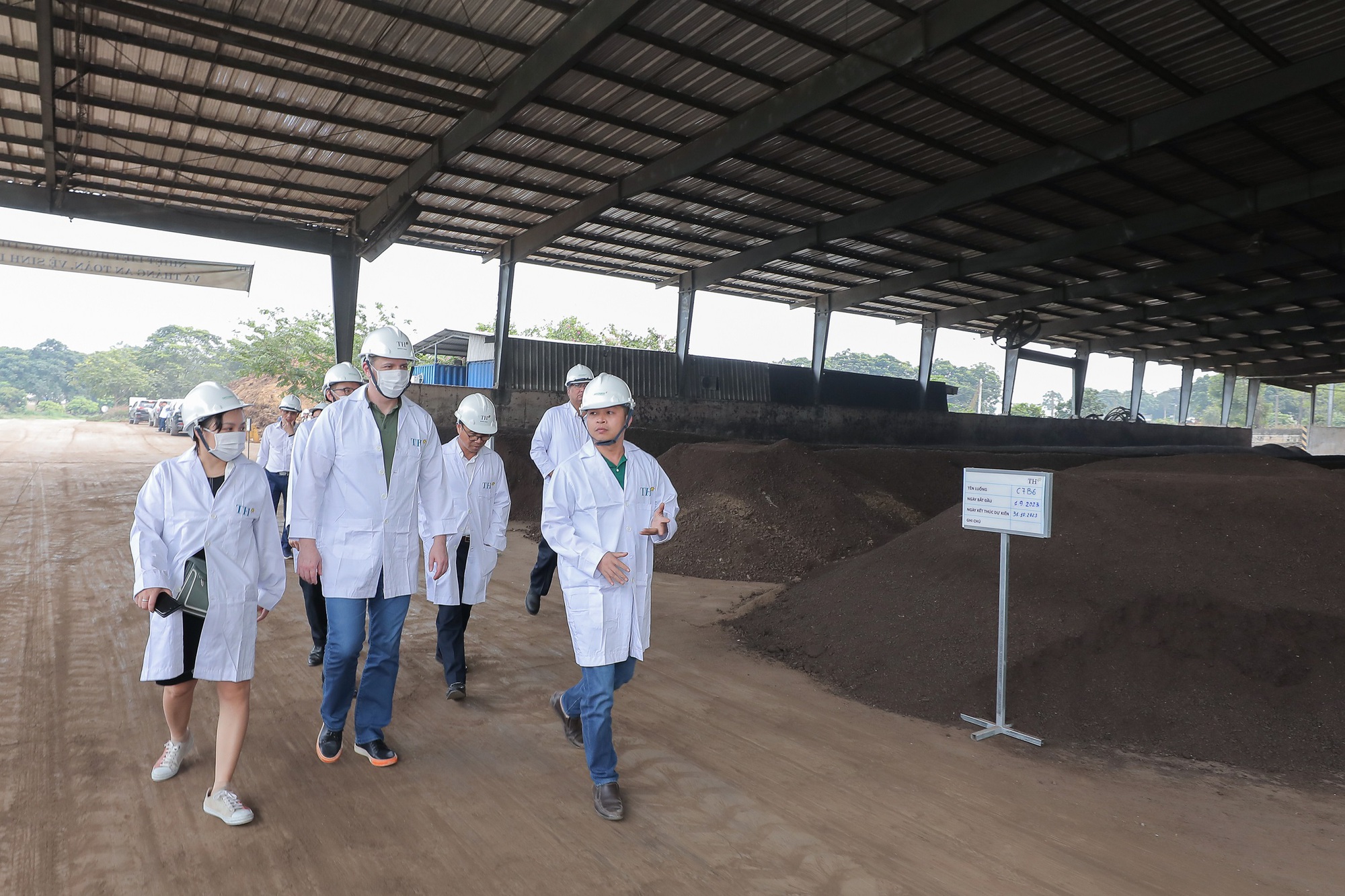 Bộ trưởng Nông nghiệp Kaluga (Nga) thăm trang trại TH true MILK: &quot;Chúng tôi tiếp thu được nhiều bài học giá trị&quot; - Ảnh 3.