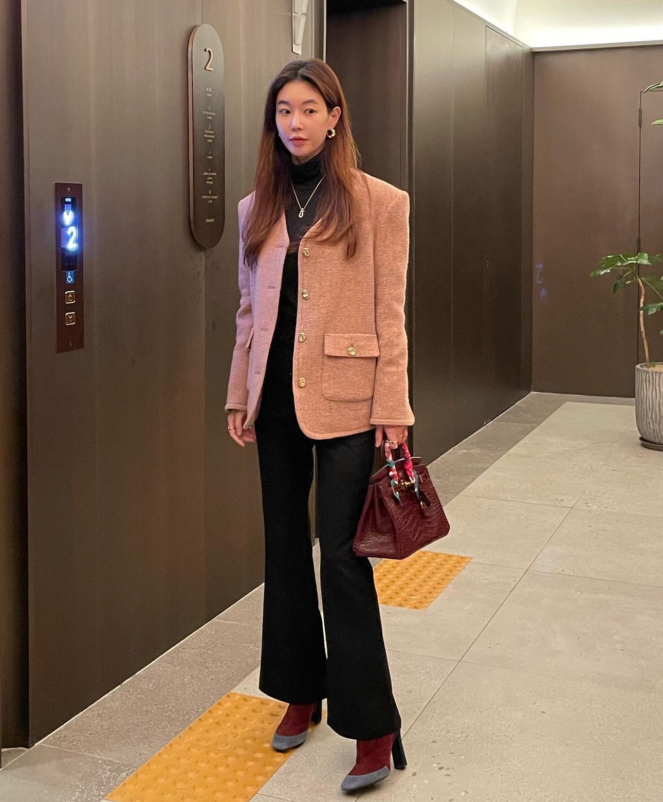 Fashion blogger người Hàn gợi ý 10 cách diện đồ vải tweed trẻ trung - Ảnh 10.