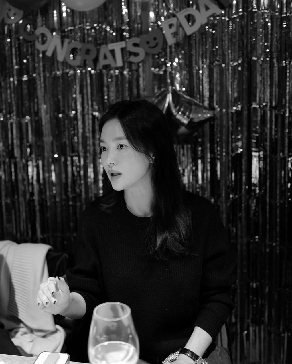 Song Hye Kyo: Phụ nữ đẹp nhất khi không thuộc về ai - Ảnh 1.