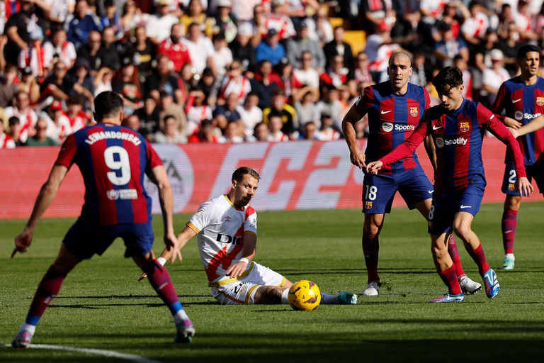 Chưa thể “phá dớp” trước Rayo Vallecano, Barca gặp bất lợi tại La Liga - Ảnh 1.