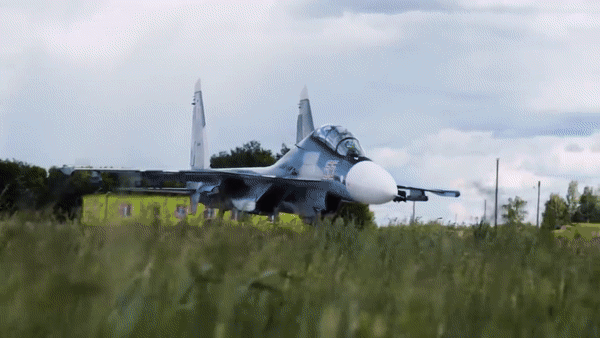 Cận cảnh tiêm kích Su-30SM Nga bắn nổ xuồng tự sát gần Crimea - Ảnh 20.