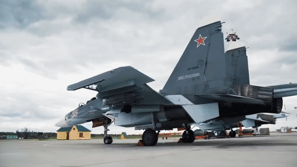 Cận cảnh tiêm kích Su-30SM Nga bắn nổ xuồng tự sát gần Crimea - Ảnh 23.