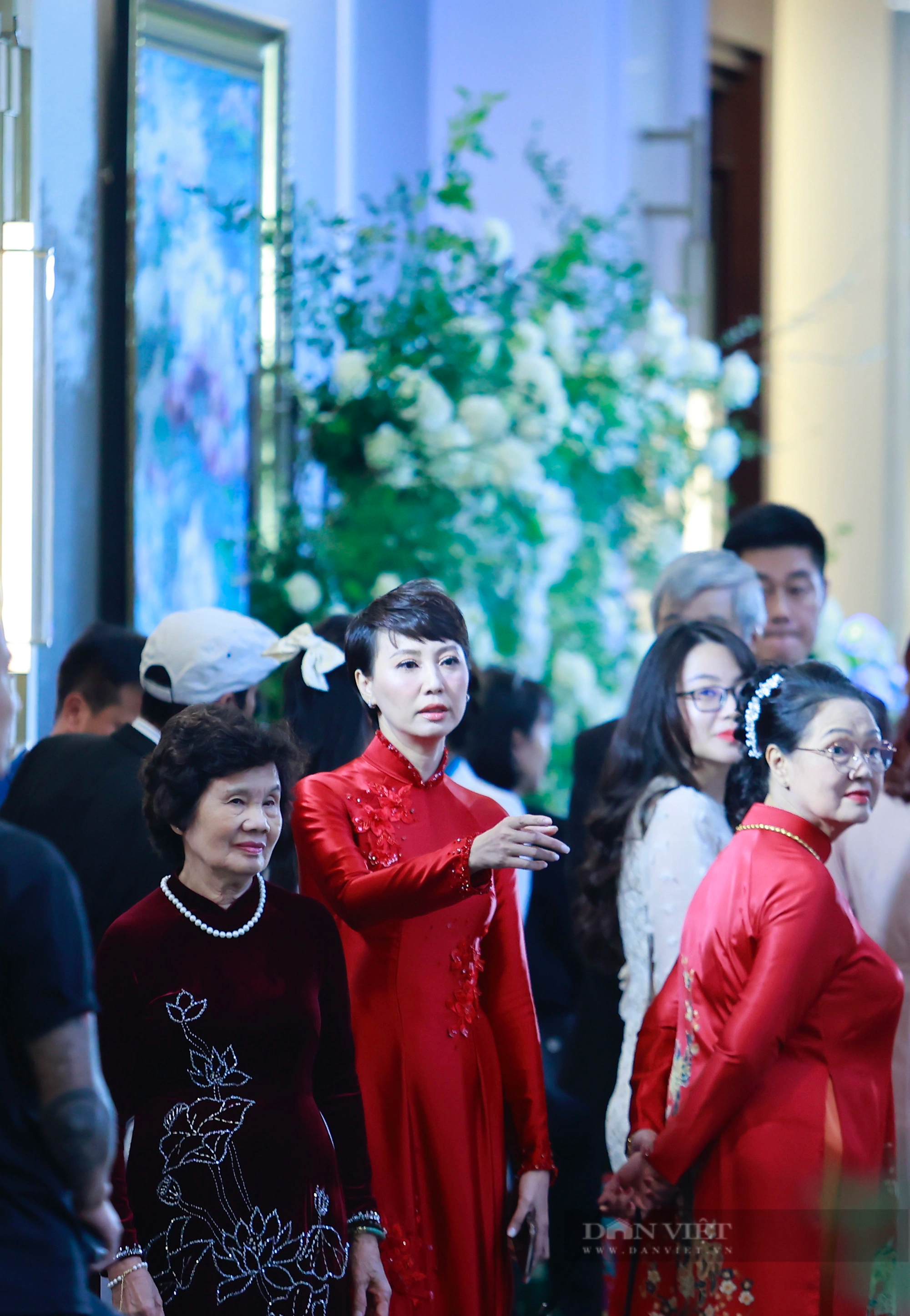 HLV Park Hang-seo cùng dàn soái ca ĐT Việt Nam đến tham dự đám cưới Đoàn Văn Hậu - Ảnh 3.