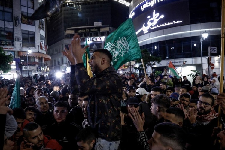 Trao đổi tù nhân giữa Hamas và Israel: Cuộc hội ngộ xúc động ở Palestine - Ảnh 11.