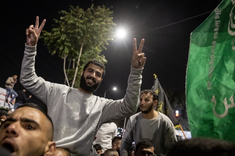 Trao đổi tù nhân giữa Hamas và Israel: Cuộc hội ngộ xúc động ở Palestine - Ảnh 12.