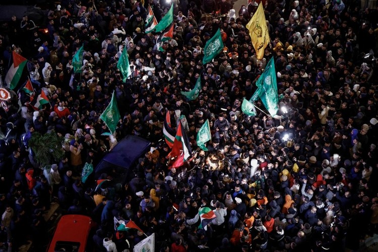 Trao đổi tù nhân giữa Hamas và Israel: Cuộc hội ngộ xúc động ở Palestine - Ảnh 3.