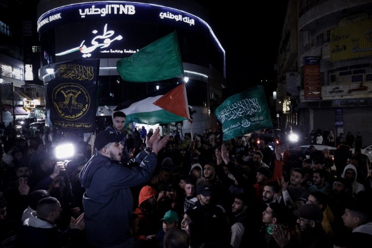 Trao đổi tù nhân giữa Hamas và Israel: Cuộc hội ngộ xúc động ở Palestine - Ảnh 5.