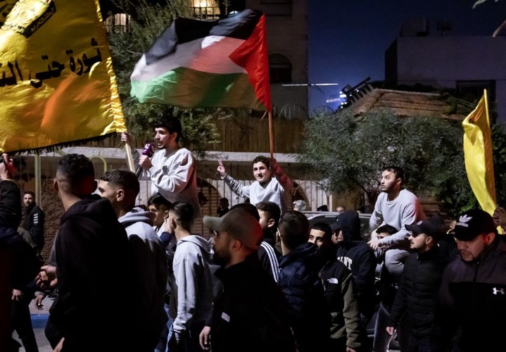 Trao đổi tù nhân giữa Hamas và Israel: Cuộc hội ngộ xúc động ở Palestine - Ảnh 6.