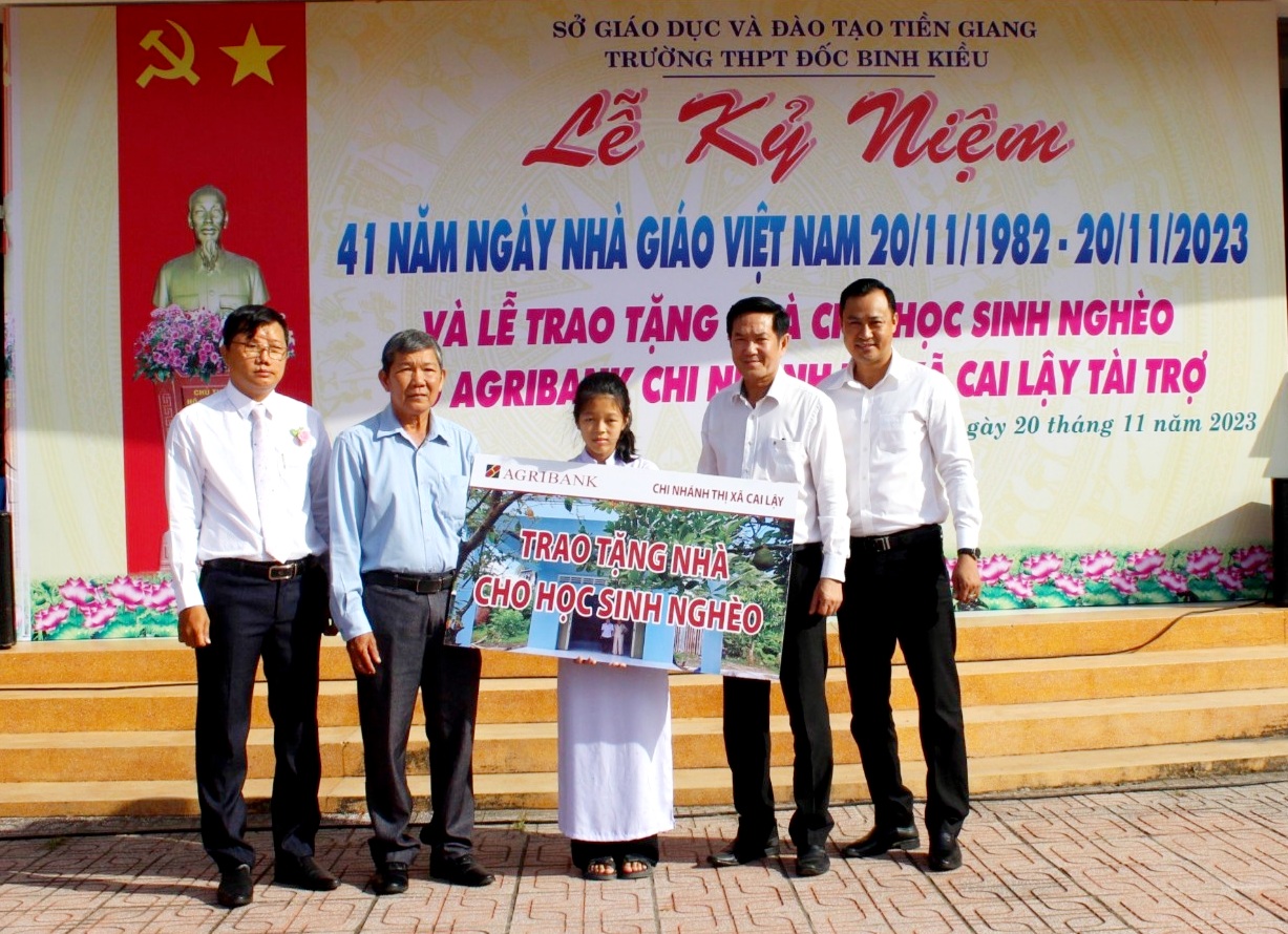 Agribank chi nhánh tỉnh Tiền Giang mang đậm dấu ấn nhân ái trong Tháng cao điểm &quot;Vì người nghèo&quot; - Ảnh 3.