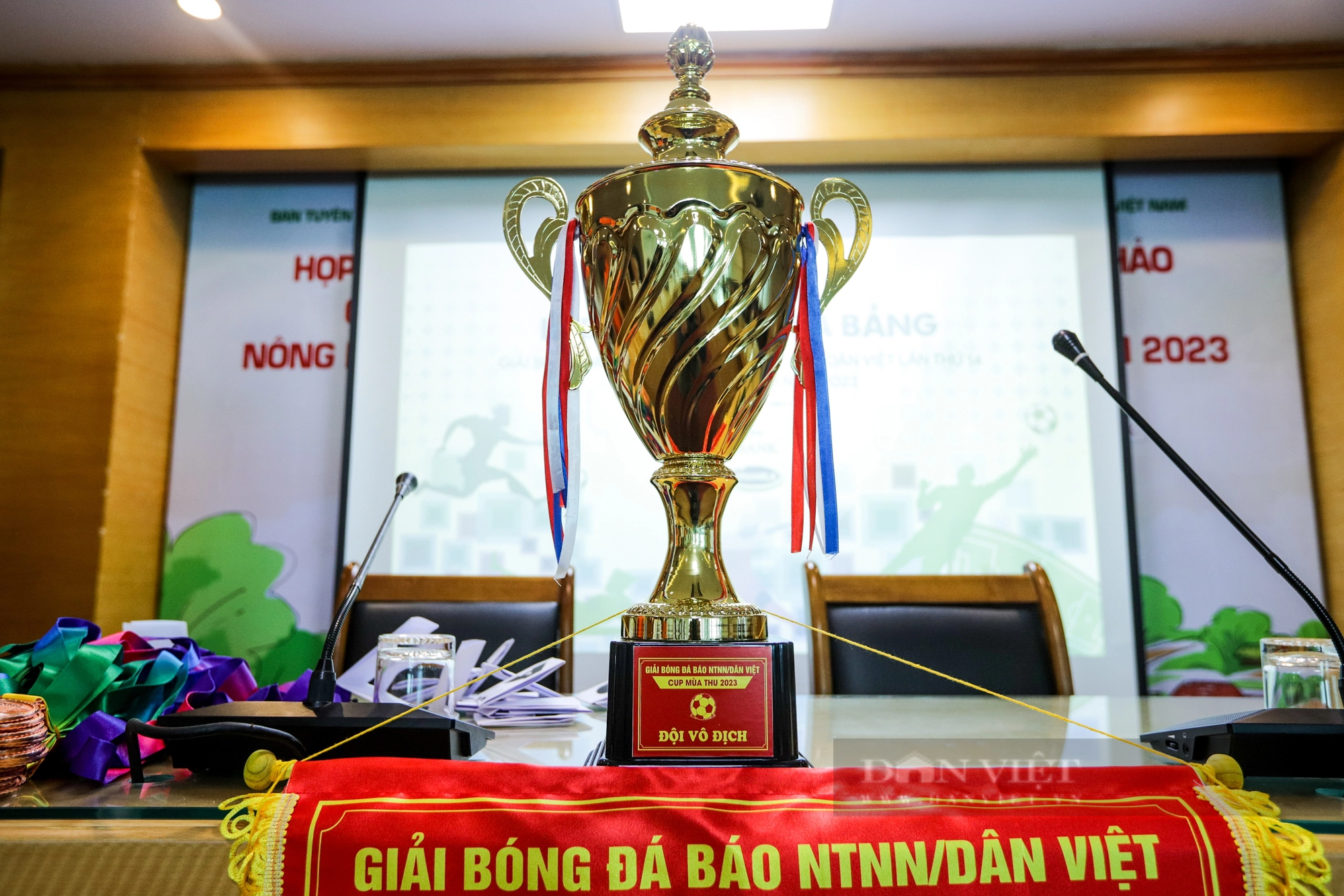 Họp báo và bốc thăm chia bảng Giải bóng đá Báo Nông thôn Ngày nay/Dân Việt - Ảnh 8.