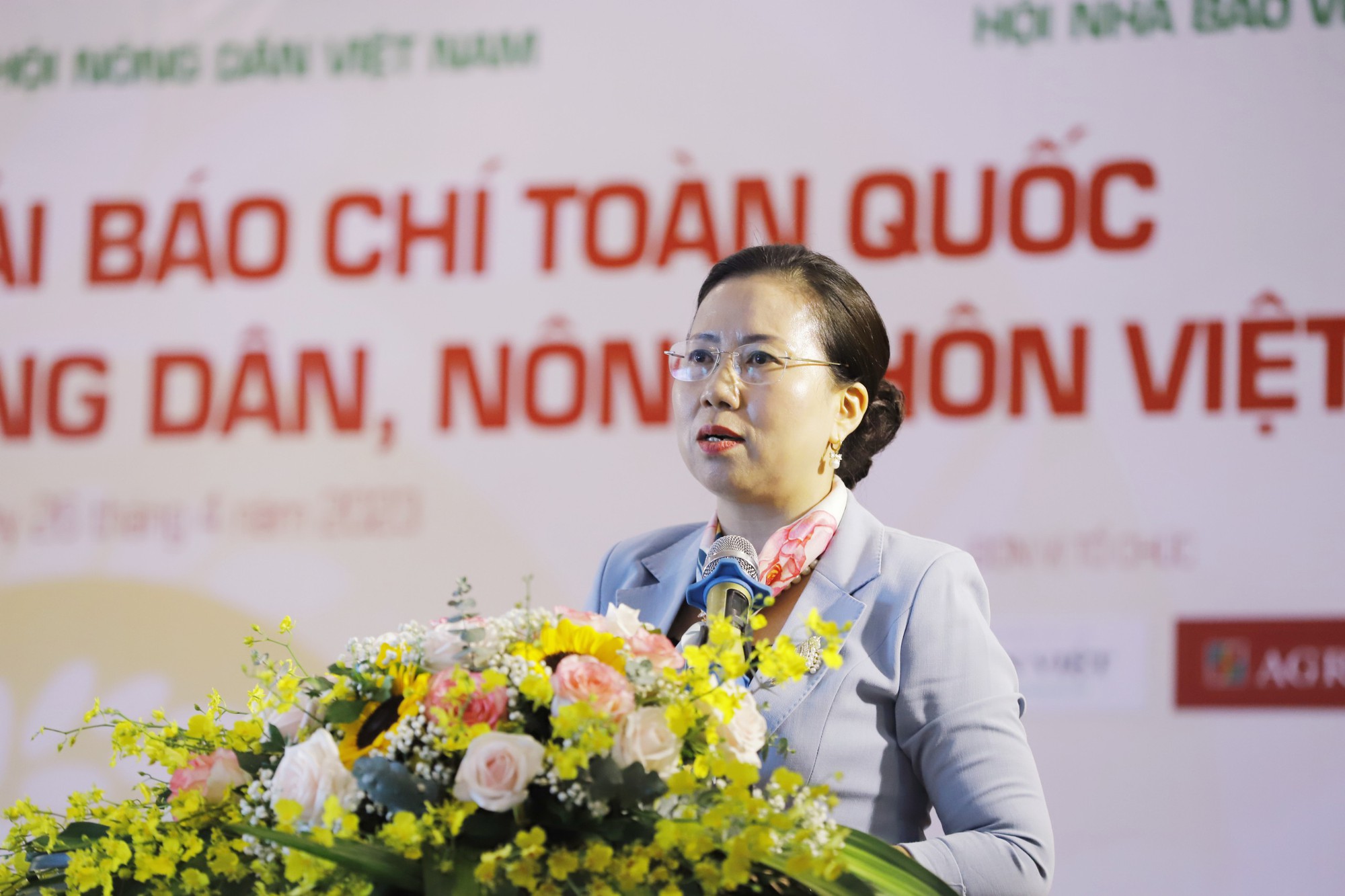 Phó Chủ tịch Hội NDVN Bùi Thị Thơm: Viết về nông nghiệp, nông dân, nông thôn là nhiệm vụ tuyên truyền quan trọng của Hội - Ảnh 1.