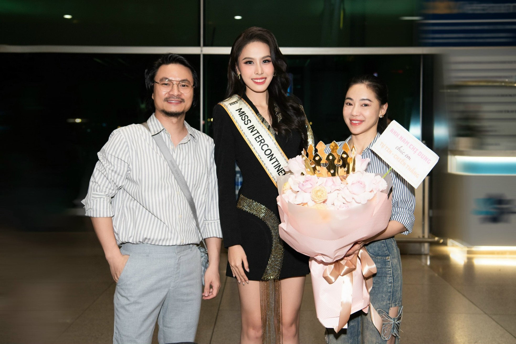 Á hậu Ngọc Hằng tung clip catwalk &quot;thần sầu&quot;, mang 100kg hành lý đi thi Hoa hậu Liên lục địa 2023 - Ảnh 2.