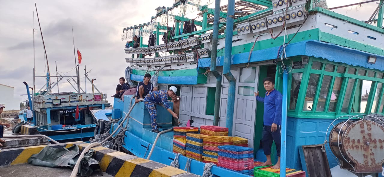 Khánh Hòa: Khắc phục sửa chữa cho tàu cá và hỗ trợ cho ngư dân Khánh Hòa - Ảnh 2.
