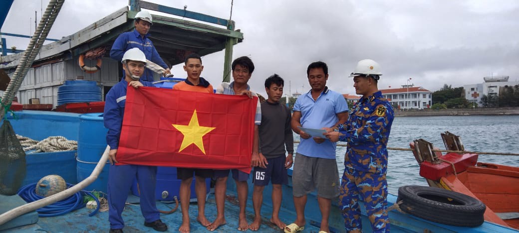 Khánh Hòa: Khắc phục sửa chữa cho tàu cá và hỗ trợ cho ngư dân Khánh Hòa - Ảnh 1.