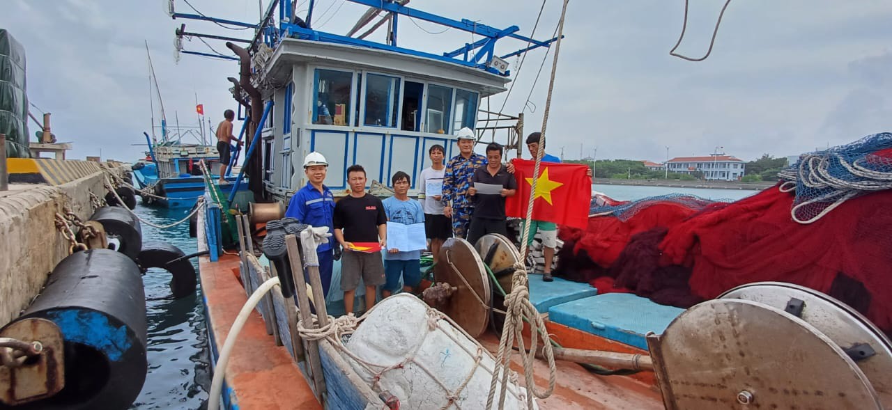 Khánh Hòa: Khắc phục sửa chữa cho tàu cá và hỗ trợ cho ngư dân Khánh Hòa - Ảnh 3.