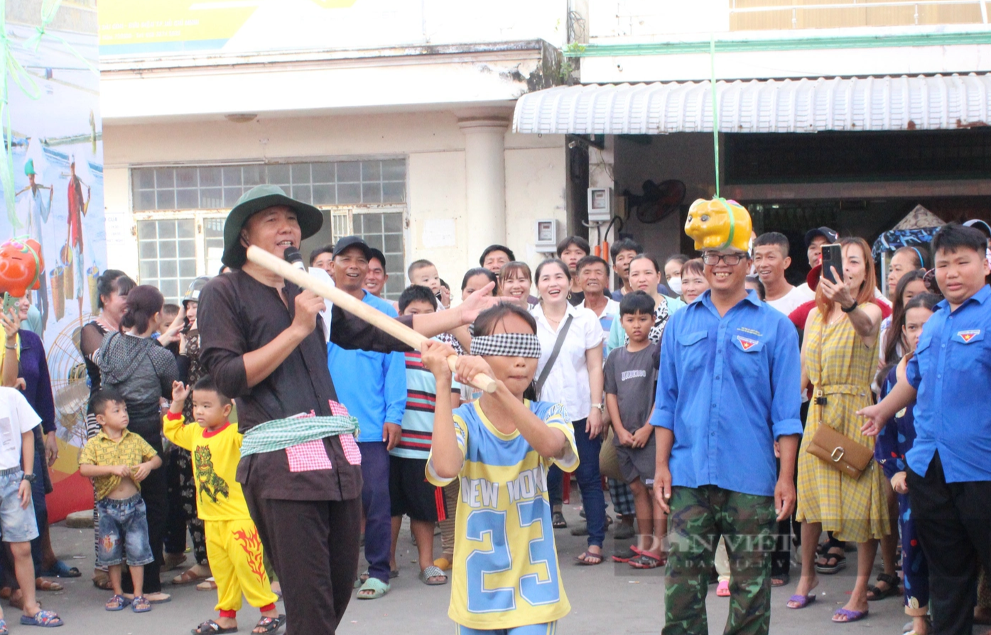 Tưng bừng Lễ hội truyền thống mừng công ngư - diêm dân trên xã đảo Thạnh An - Ảnh 4.