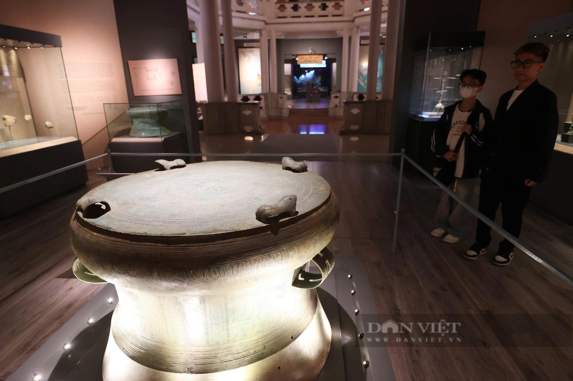 Chiêm ngưỡng chiếc trống đồng Sao Vàng - trống đồng Đông Sơn lớn nhất lịch sử tại Hà Nội - Ảnh 12.