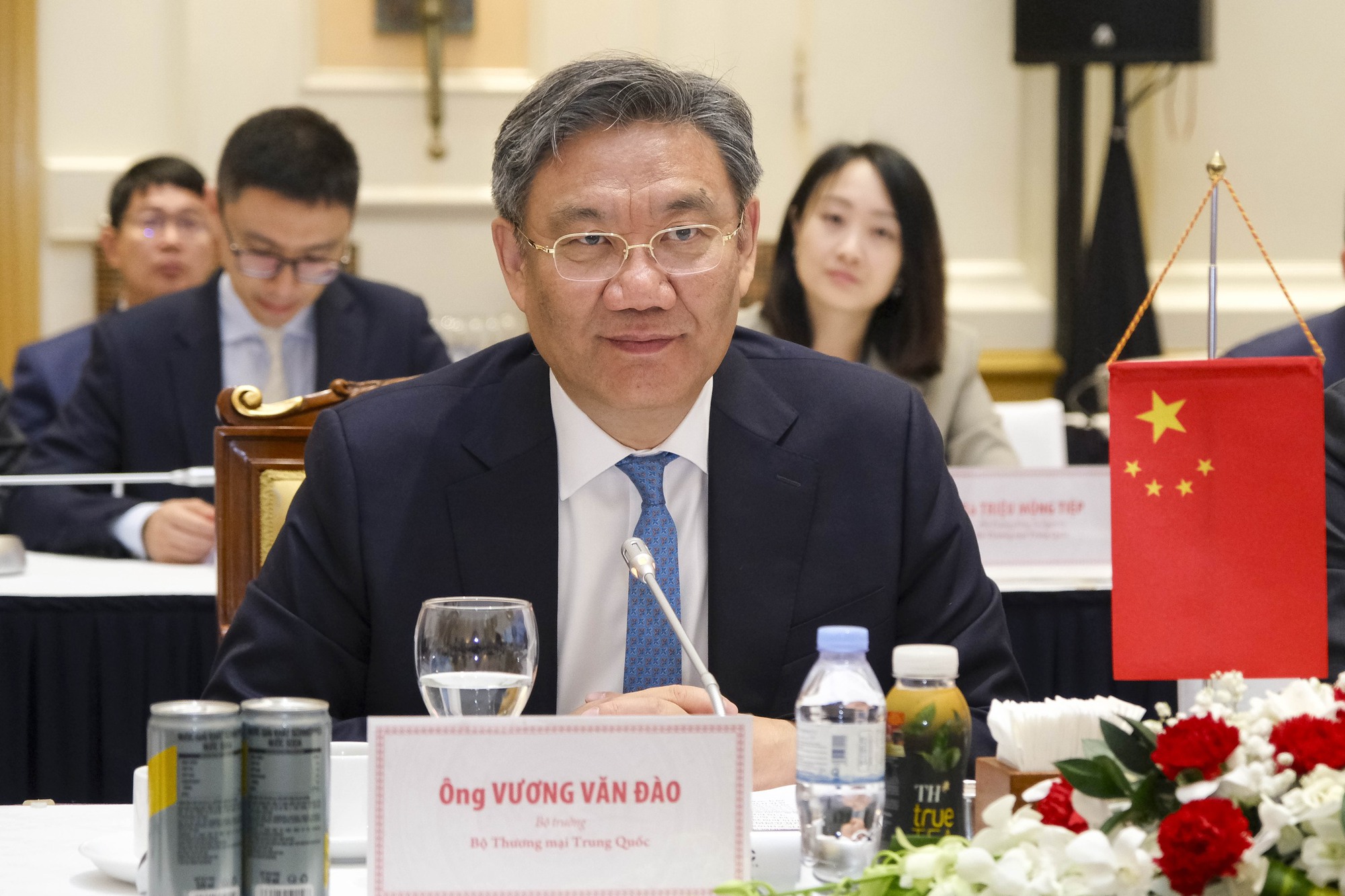 Bộ trưởng Thương mại Trung Quốc nói về giải pháp &quot;gỡ khó&quot; cho tôm hùm bông Việt Nam vào nước này? - Ảnh 1.