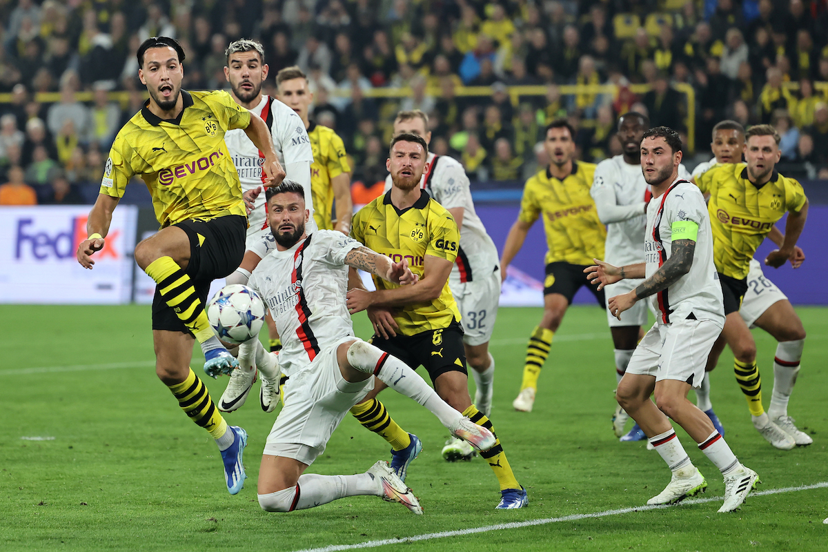 AC Milan vs Dortmund (3h ngày 29/11): Chủ nhà thắng sít sao? - Ảnh 1.