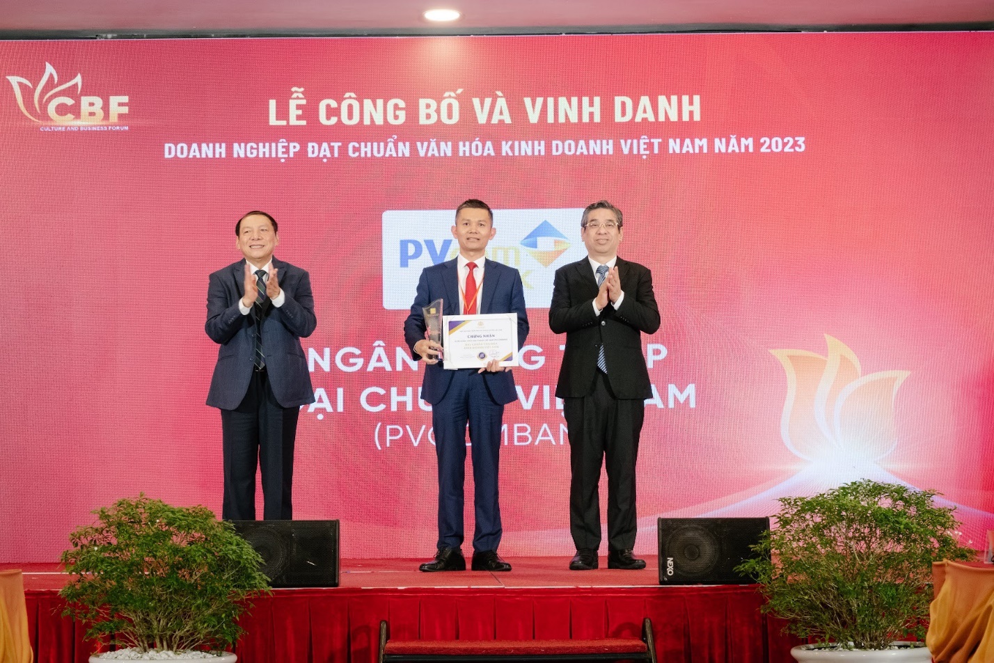 PVcomBank được vinh danh là “Doanh nghiệp đạt chuẩn văn hóa kinh doanh Việt Nam” - Ảnh 1.