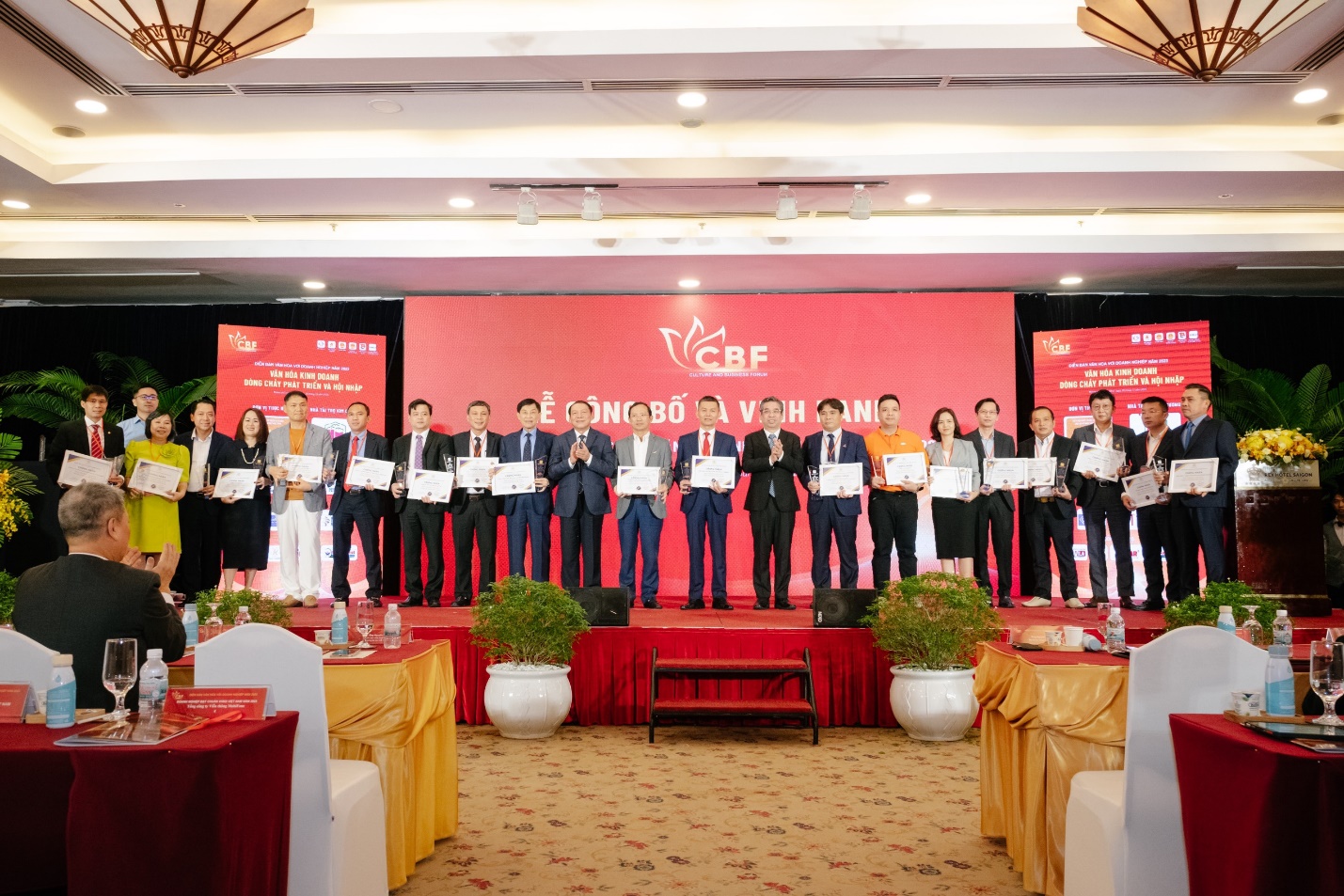 PVcomBank được vinh danh là “Doanh nghiệp đạt chuẩn văn hóa kinh doanh Việt Nam” - Ảnh 2.
