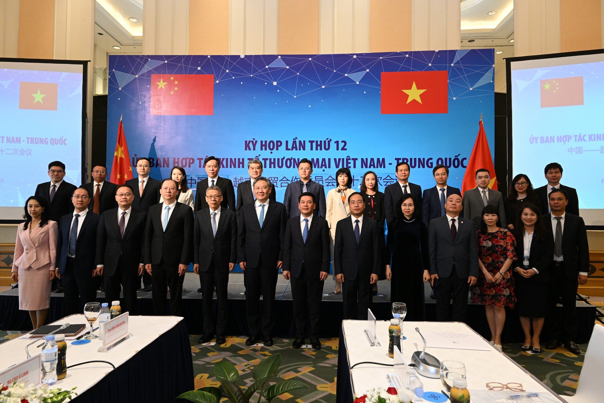 Bộ trưởng Thương mại Trung Quốc nói về giải pháp &quot;gỡ khó&quot; cho tôm hùm bông Việt Nam vào nước này? - Ảnh 2.