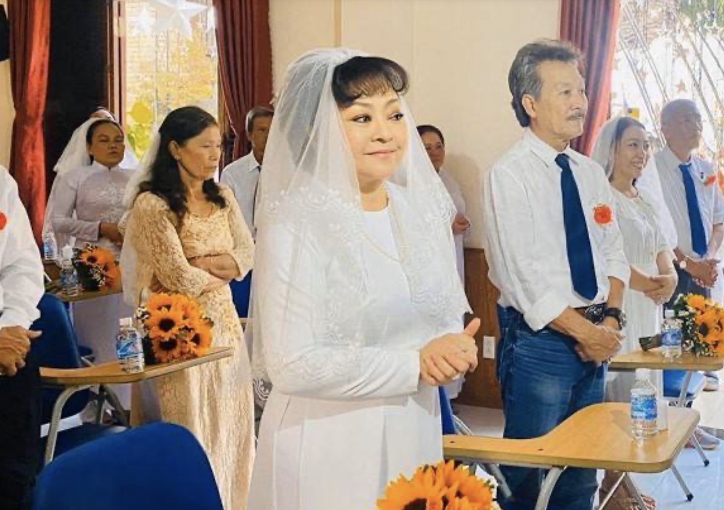 Ảnh cưới hiếm hoi từ thế kỷ trước của sao Việt - Dịch vụ đám cưới trọn gói  Honey Bees