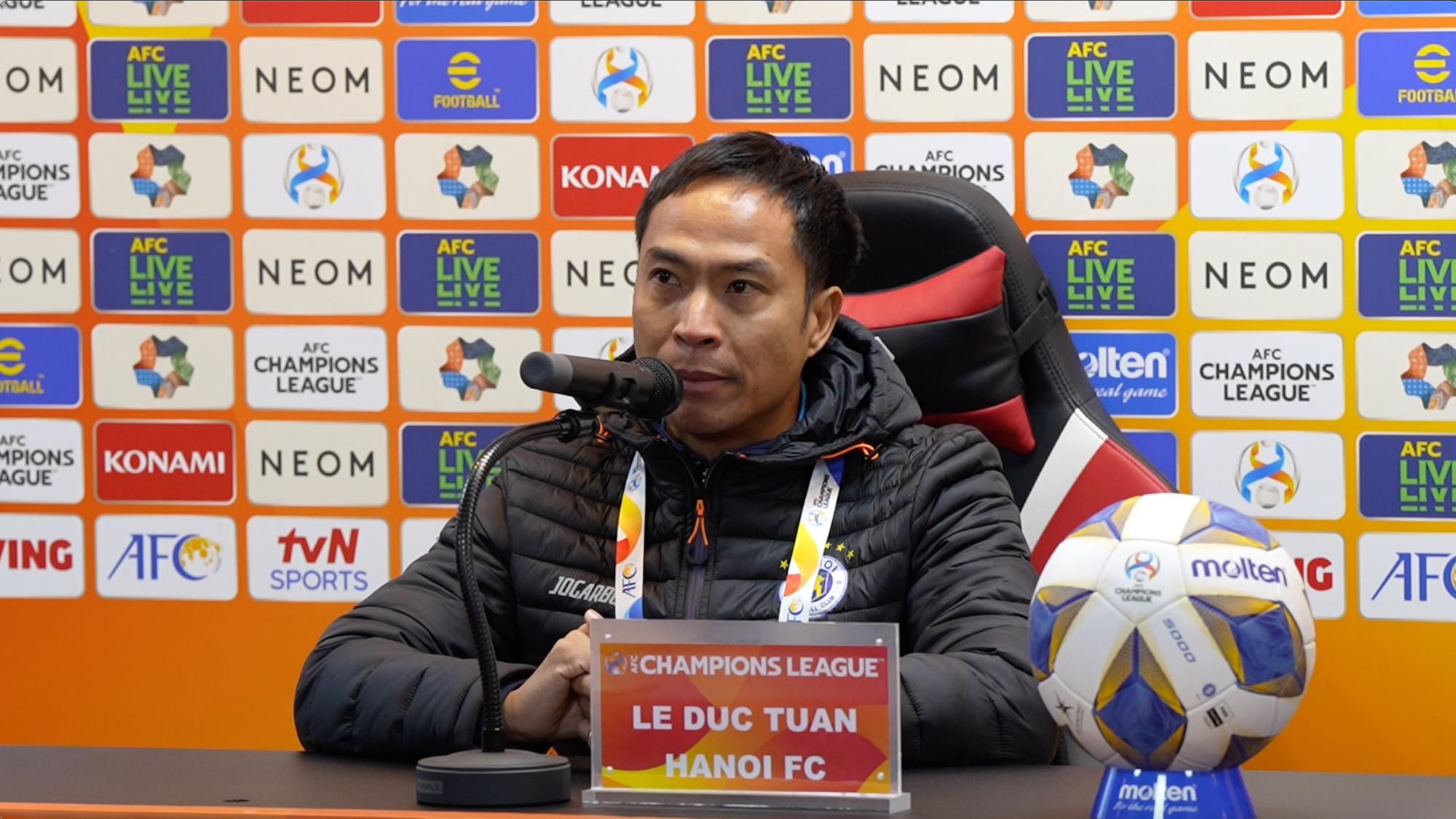 HLV Lê Đức Tuấn lý giải vì sao CLB Hà Nội thua trắng Pohang Steelers - Ảnh 1.