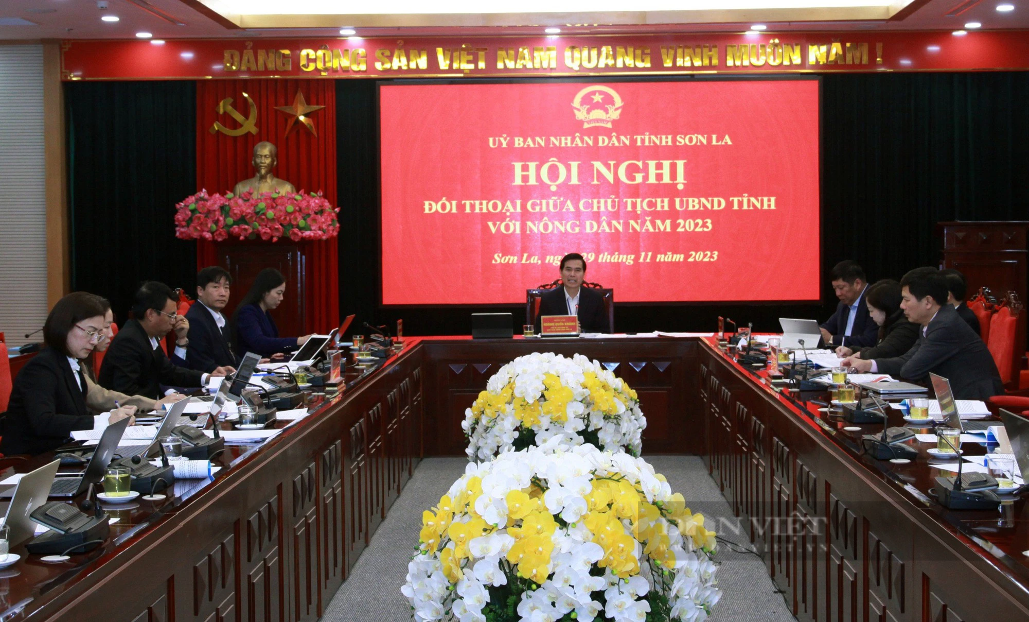 Nhiều thắc mắc được giải đáp kịp thời tại Hội nghị Chủ tịch UBND tỉnh Sơn La đối thoại với nông dân - Ảnh 2.