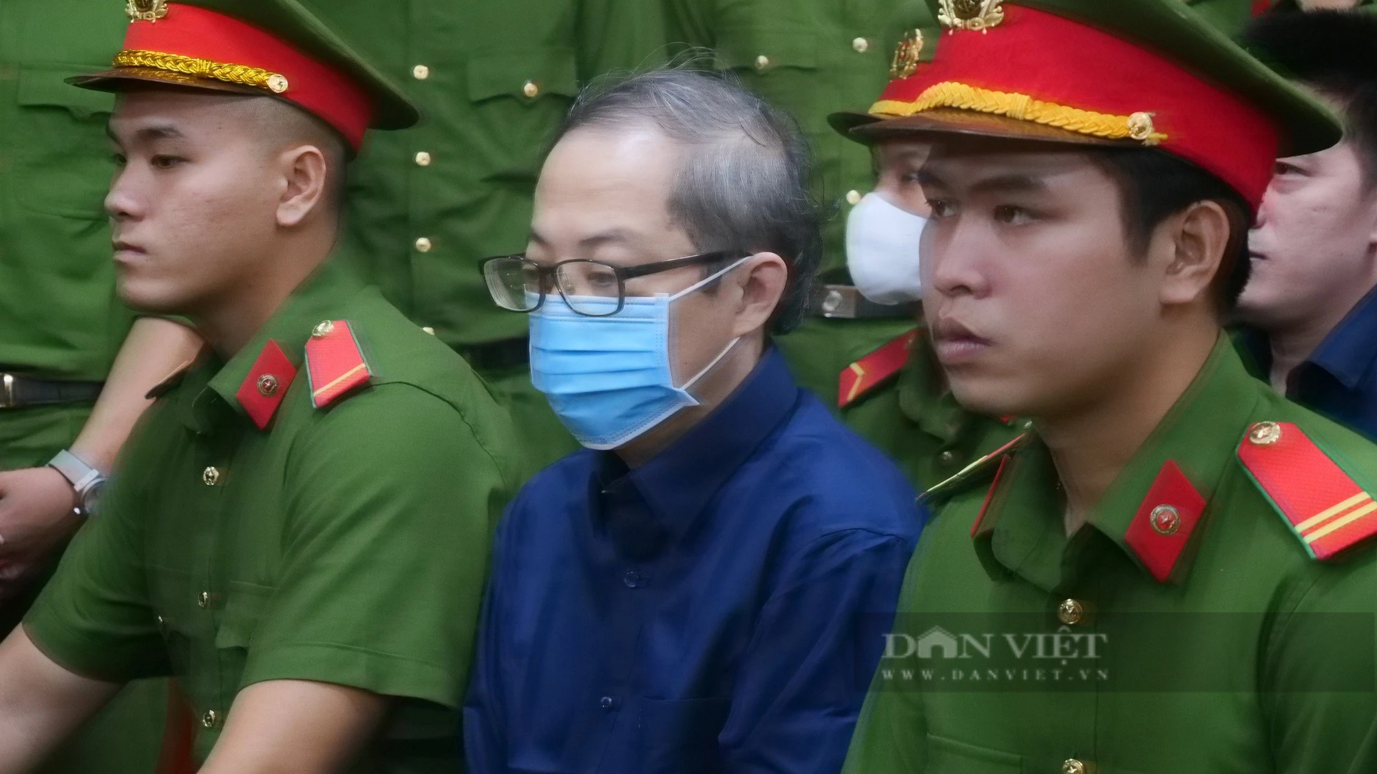 Cựu Giám đốc BV Thủ Đức Nguyễn Minh Quân tham ô hơn 100 tỷ: Các bị cáo khai gì? - Ảnh 1.