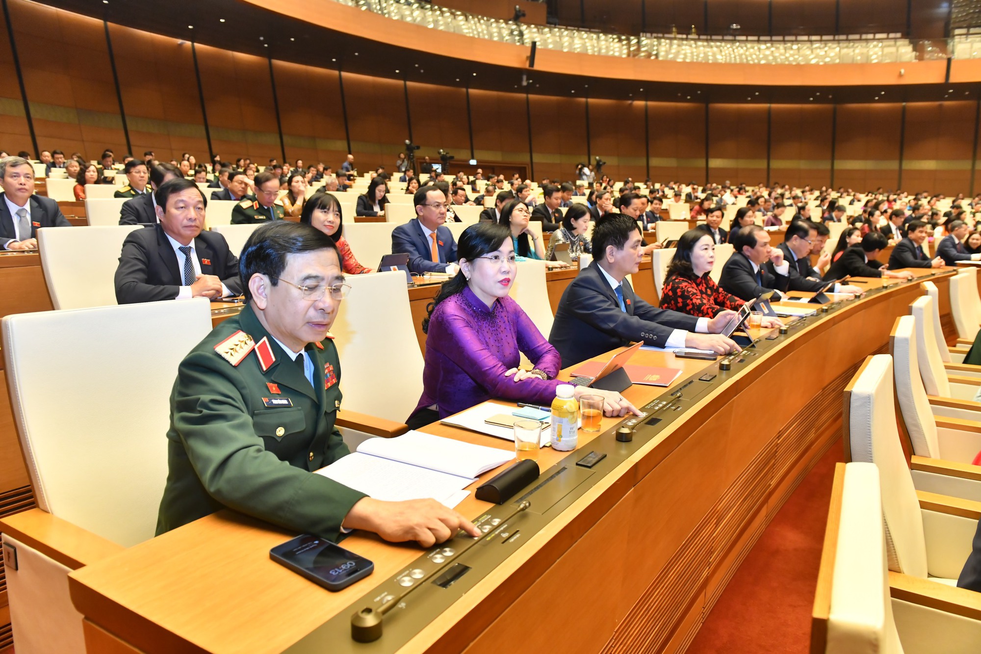 Quốc hội giao Chính phủ năm 2024 xây dựng Quỹ hỗ trợ để giữ chân &quot;đại bàng&quot; ngoại ở Việt Nam - Ảnh 2.