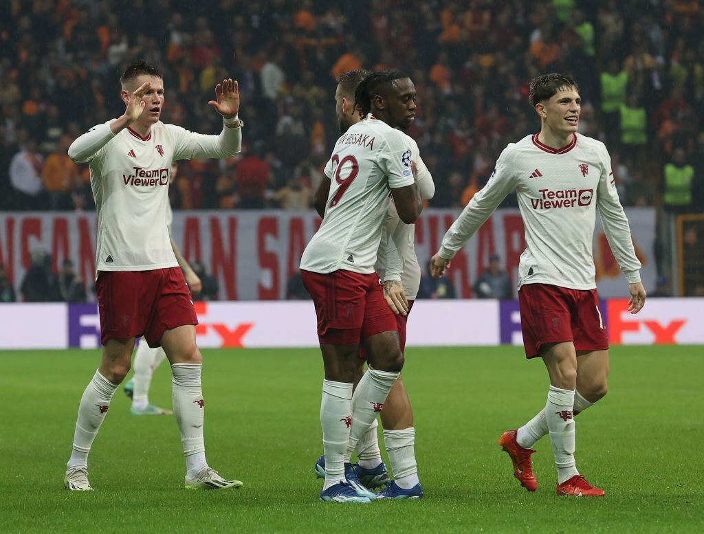 Bị Galatasaray, M.U nhận số bàn thua kỷ lục ở Champions League - Ảnh 2.