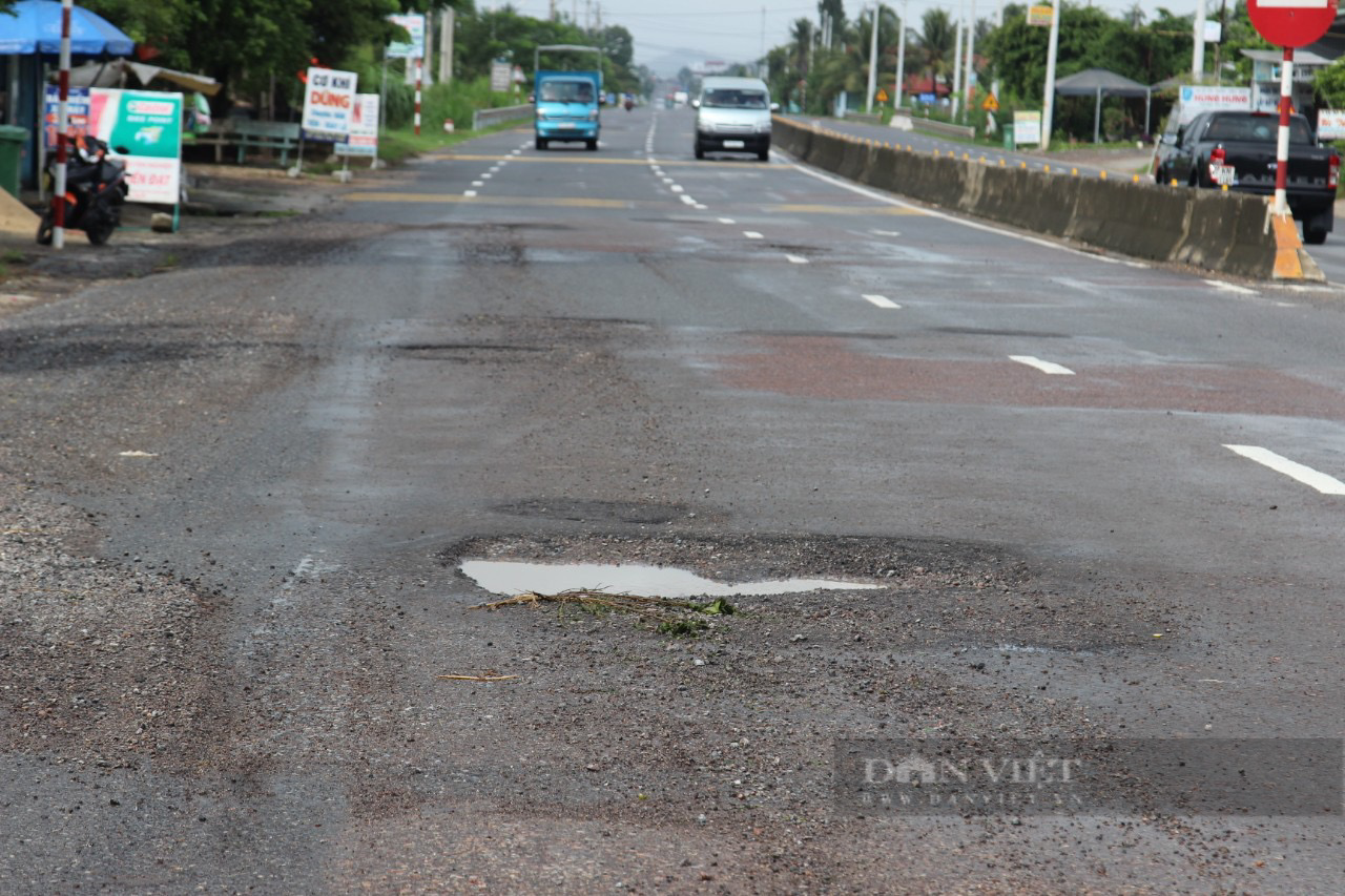 Gần 100km quốc lộ ở Bình Định 'cõng' 3 trạm BOT, nhưng 'cứ mưa đường lại hỏng' - Ảnh 9.