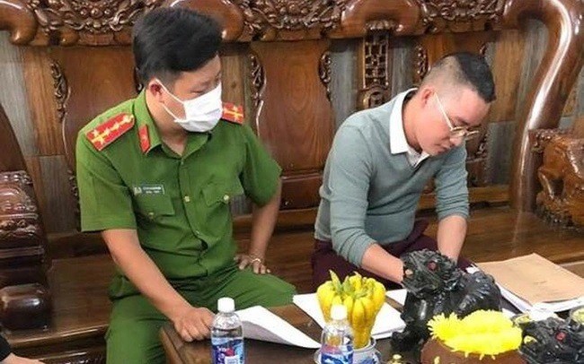 Truy tố người từng tố cáo con gái Chủ tịch Tân Hiệp Phát Nguyễn Văn Chung tội lừa đảo - Ảnh 1.