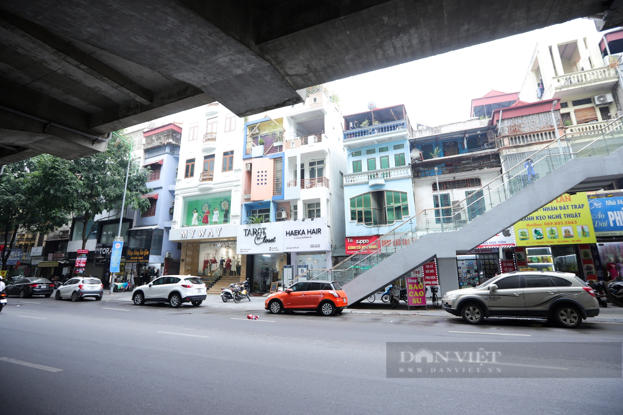 Gầm cầu đường sắt Cát Linh - Hà Đông bị &quot;hô biến&quot; thành bãi giữ xe, hàng quán - Ảnh 7.